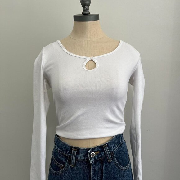 Sunday Best Keyhole White Long - Picture 2 of 5